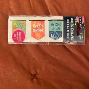 Set of 3 magnetic bookmarks